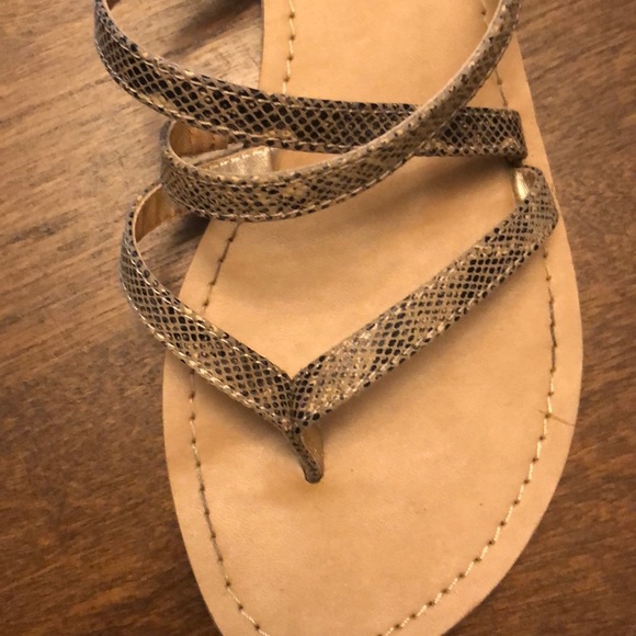 🌸3/$15 Strapped snake skin flat sandals - Picture 3 of 6